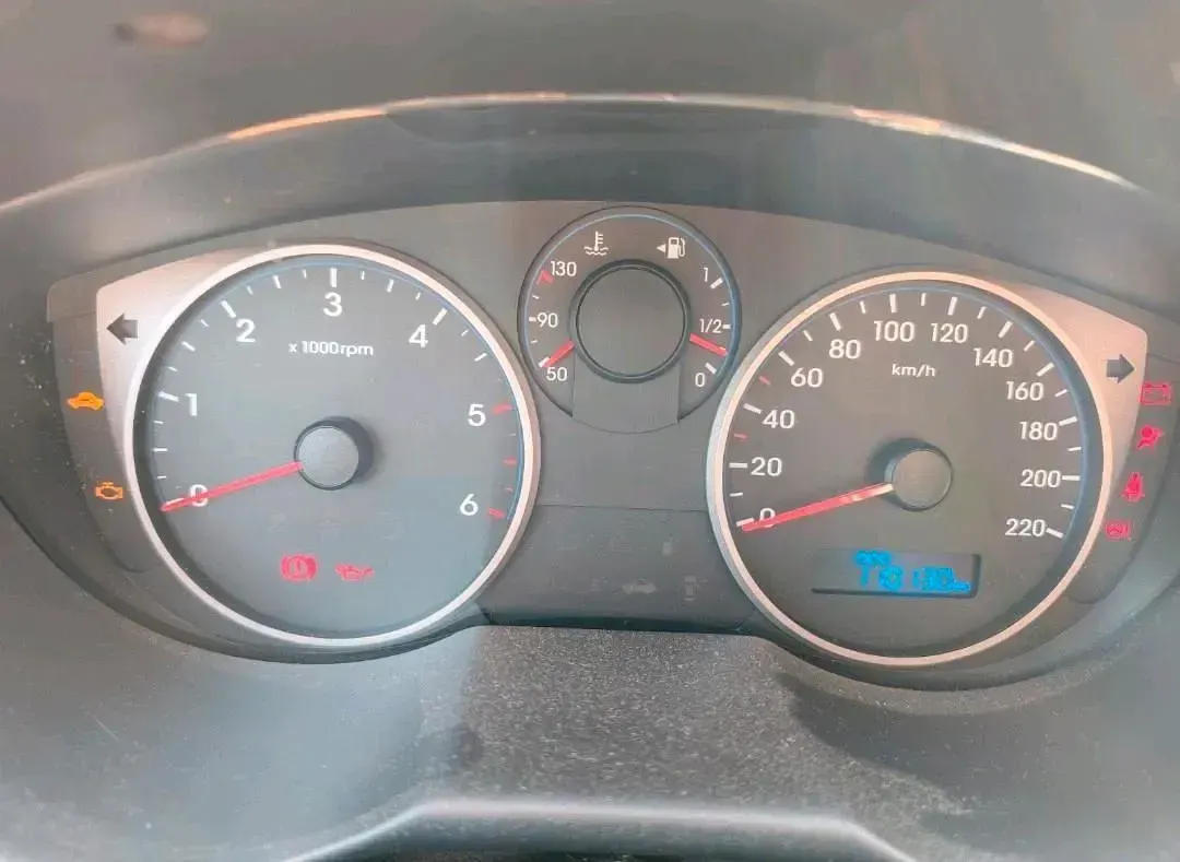 Gebraucht Hyundai i20 75 PS (55 kW) 2013 Schwarz Kleinwagen