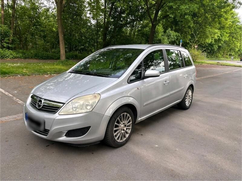 Grau Gebraucht 2008 Opel Zafira Van / Kleinbus | 2.100 € (Guter Preis) - Bild 1/4
