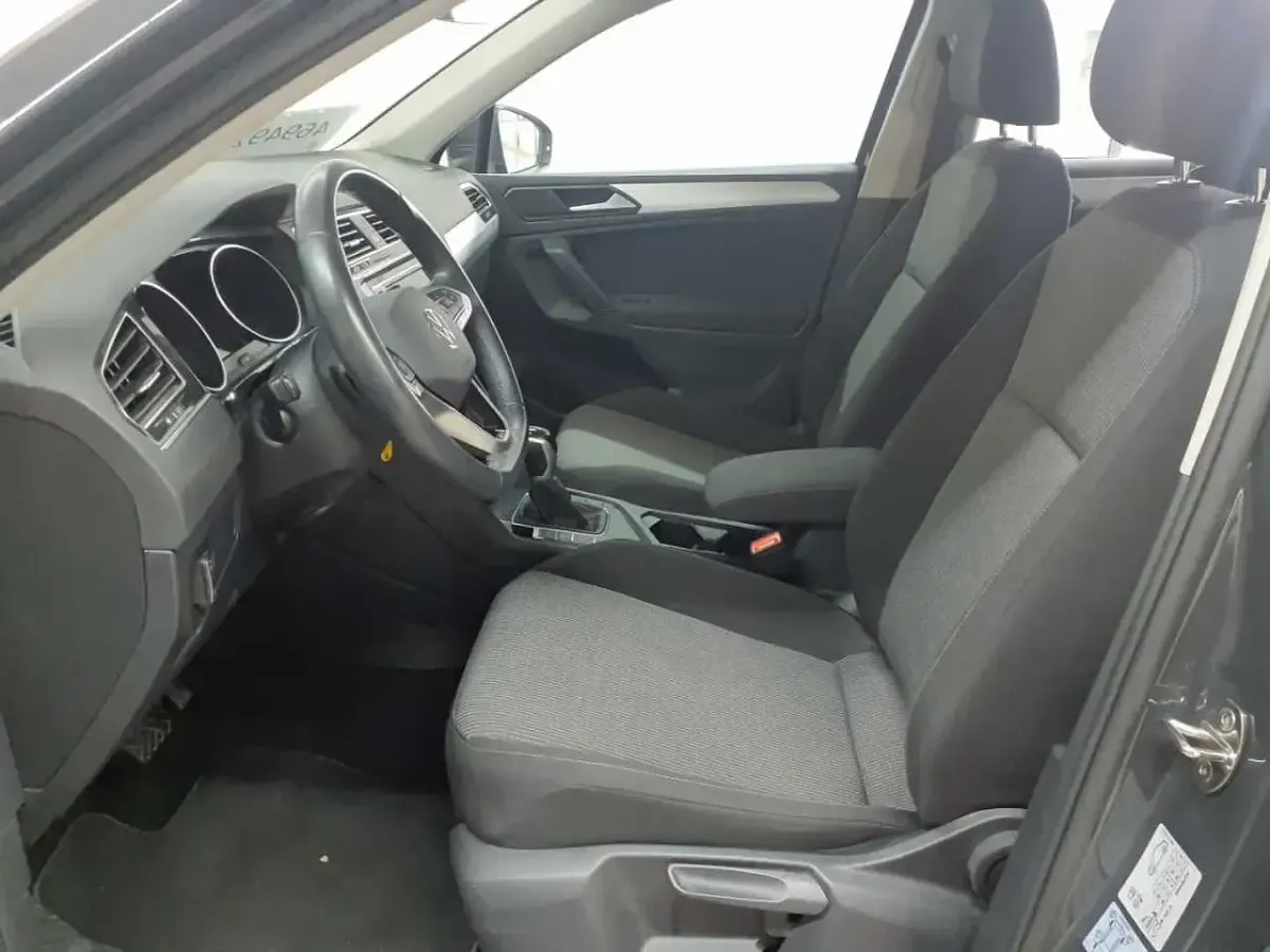 Gebraucht VW Tiguan 150 PS (110 kW) 2023 Uranograu SUV