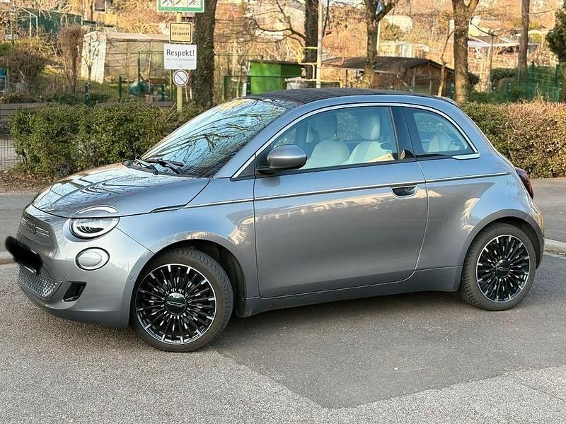 Grau Gebraucht 2022 Fiat 500e La Prima Cabrio | 19.000 € (Guter Preis) - Bild 1/4