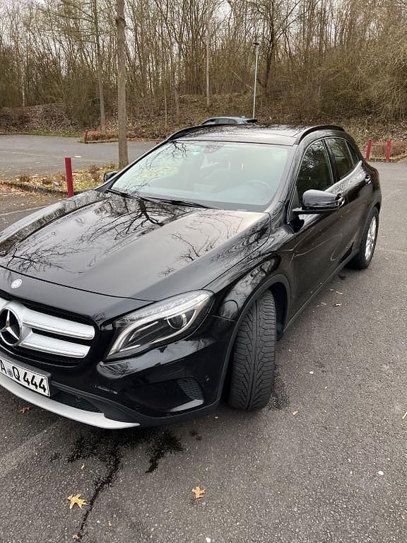 Schwarz Gebraucht 2014 Mercedes GLA200 SUV | 12.500 € (Superpreis) - Bild 1/4