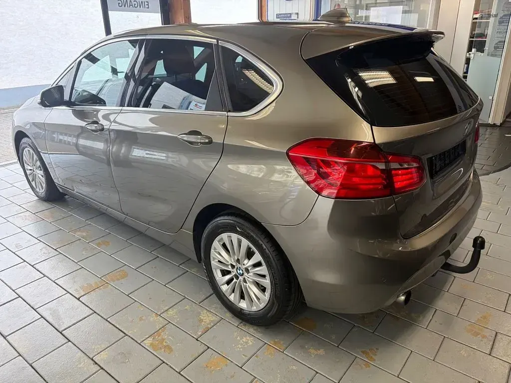 Gebraucht BMW 218 Active Tourer Advantage 136 PS (100 kW) 2017 Silber Van / Kleinbus