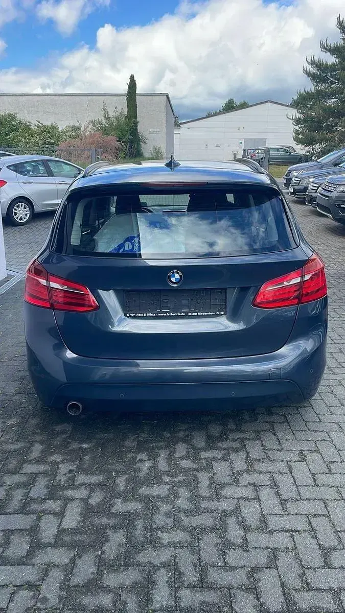 Gebraucht BMW 214 Active Tourer Basis 95 PS (69 kW) 2015 Grau Van / Kleinbus