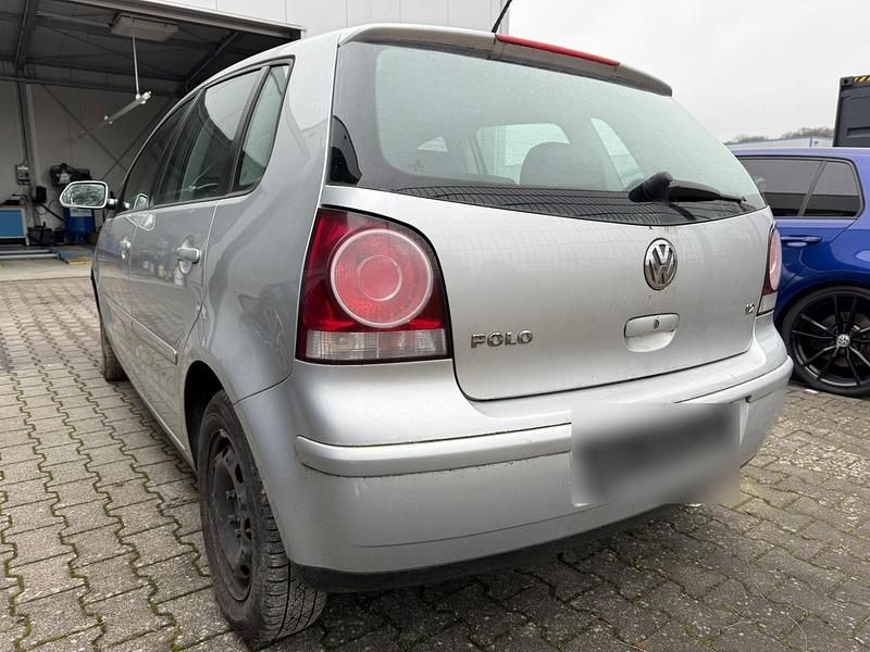 Used VW Polo 65 HP (47 kW) 2006 Silver Hatchback