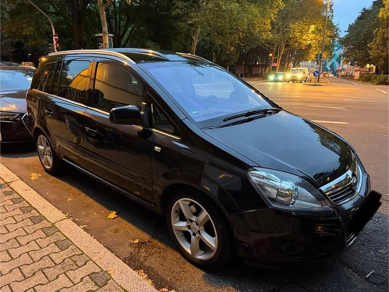Schwarz Gebraucht 2010 Opel Zafira Sport Van / Kleinbus | 5.999 € (Teuer) - Bild 1/4