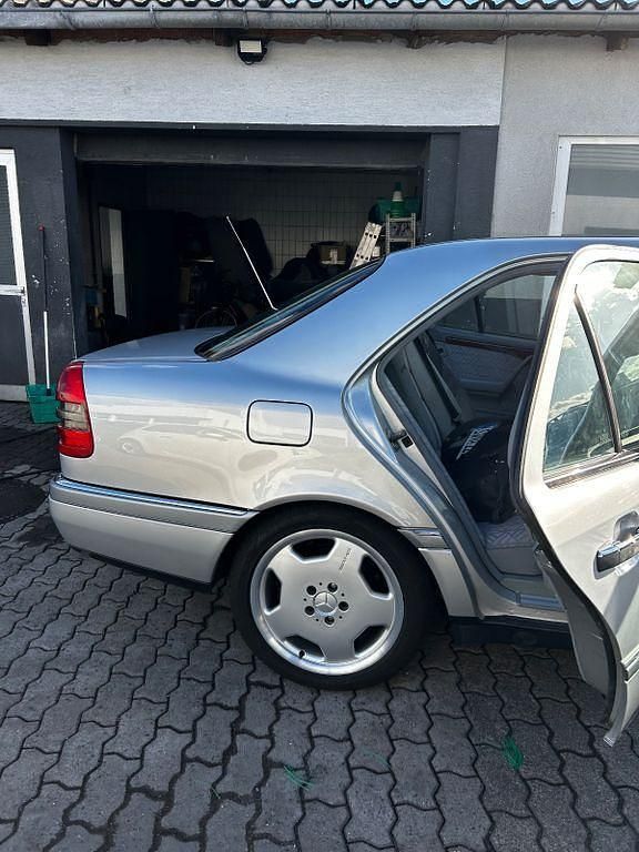 Gebraucht Mercedes C220 Elegance 150 PS (110 kW) 1993 Silber Limousine