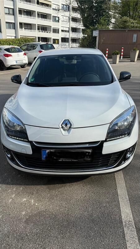 Weiß Gebraucht 2013 Renault Mégane III Limousine | 5.800 € (Fairer Preis) - Bild 1/4