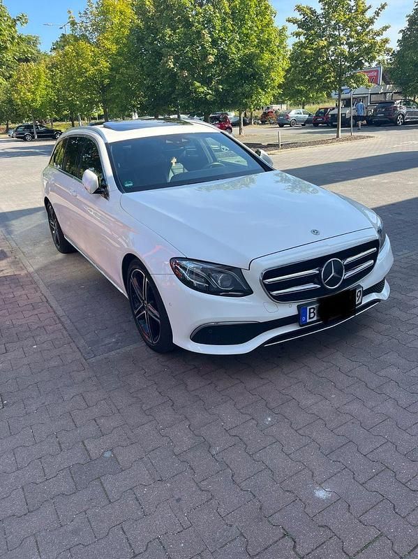 Weiß Gebraucht 2019 Mercedes E300 Kombi | 25.200 € (Fairer Preis) - Bild 1/4