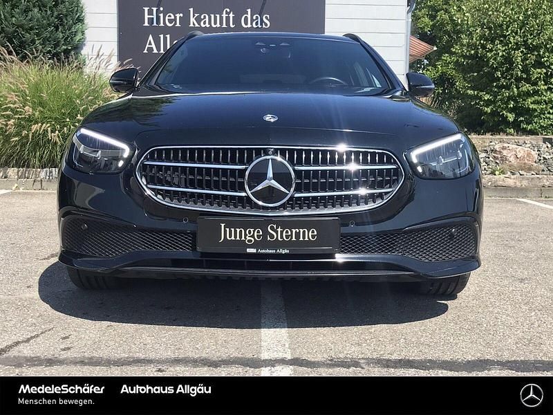 Gebraucht Mercedes E300 Night 194 PS (142 kW) 2022 Schwarz Kombi