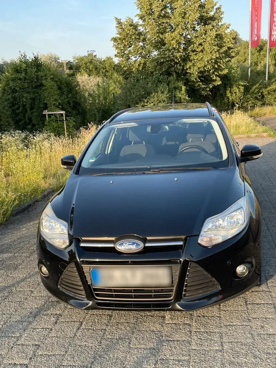Gebraucht Ford Focus Champions Edition 125 PS (91 kW) 2013 Schwarz Kombi