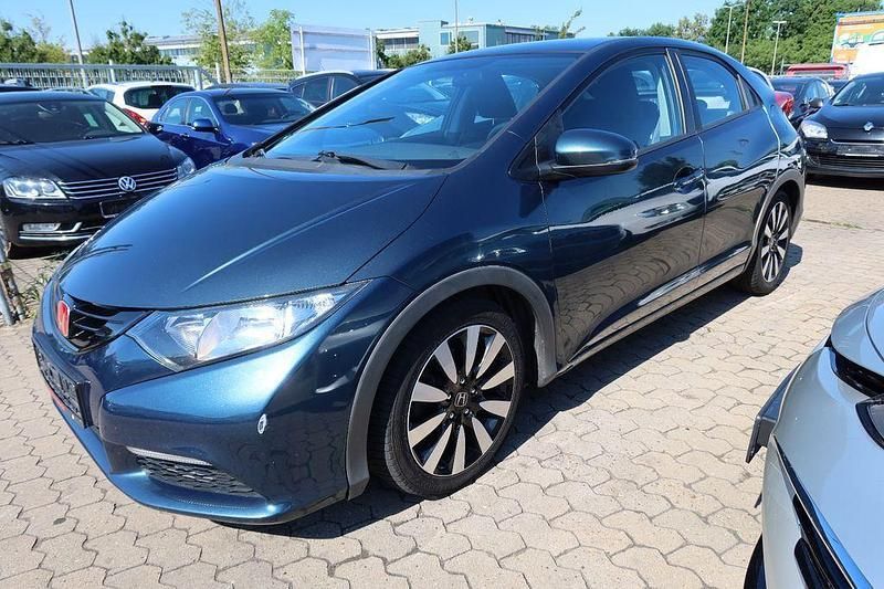 Grün Gebraucht 2013 Honda Civic Comfort Limousine | 7.990 € (Fairer Preis) - Bild 1/4