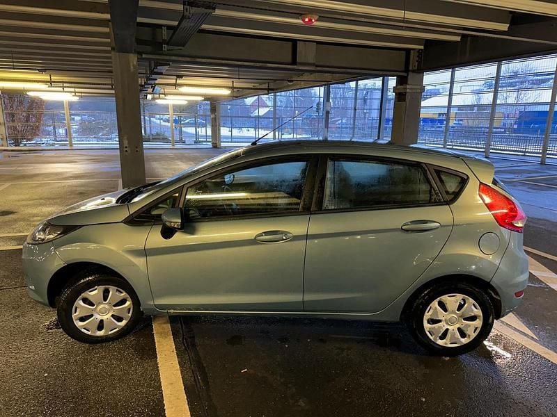 Gebraucht Ford Fiesta 68 PS (50 kW) 2009 Blau Kleinwagen