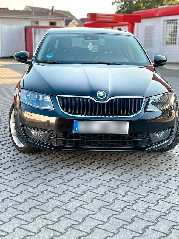 Schwarz Gebraucht 2013 Skoda Octavia Limousine | 11.700 € (Fairer Preis) - Bild 1/4