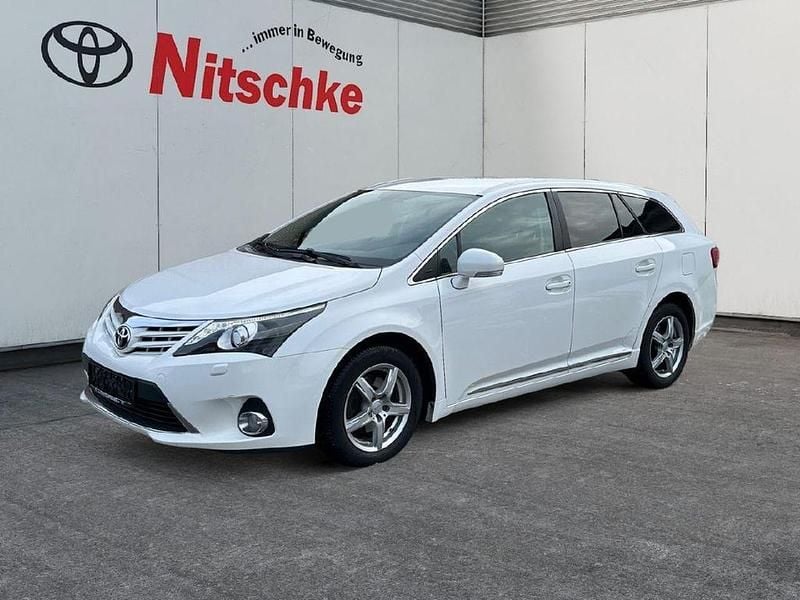 Schneeweiß Gebraucht 2014 Toyota Avensis Edition Kombi | 7.990 € (Fairer Preis) - Bild 1/4