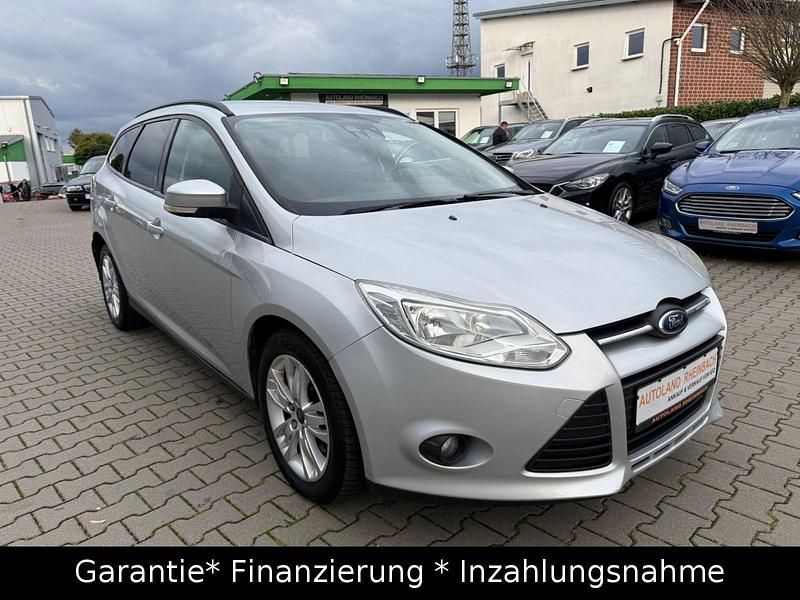 Grau Gebraucht 2011 Ford Focus Kombi | 4.490 € (Fairer Preis) - Bild 1/4