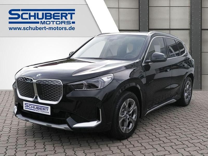 Schwarz Neu 2025 BMW iX1 Performance SUV | 55.400 € (Etwas zu teuer) - Bild 1/4