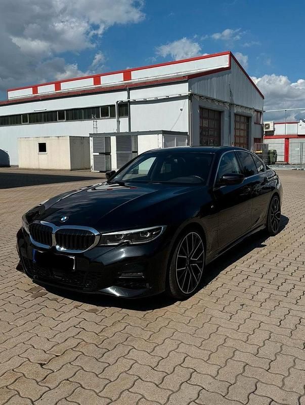 Schwarz Gebraucht 2021 BMW 320 M Sport Limousine | 34.900 € (Etwas zu teuer) - Bild 1/4