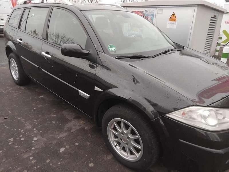 Schwarz Gebraucht 2006 Renault Mégane II Dynamique Limousine | 2.100 € (Fairer Preis) - Bild 1/4