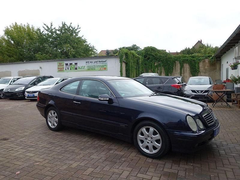 Blau Gebraucht 2002 Mercedes CLK230 Elegance Coupé | 1.995 € (Superpreis) - Bild 1/4