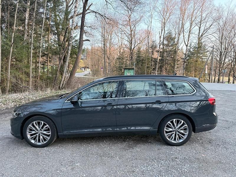 Gebraucht VW Passat 150 PS (110 kW) 2021 Grau Kombi
