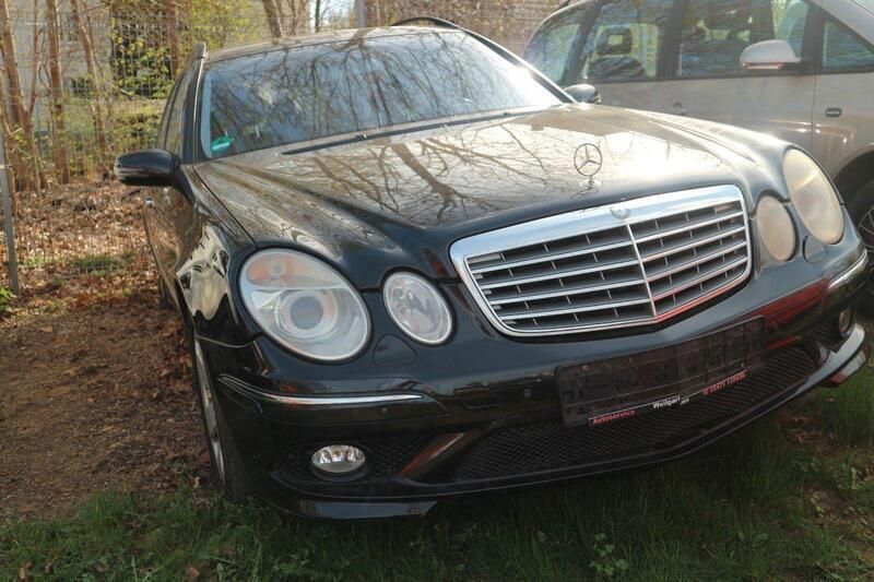 Schwarz Gebraucht 2005 Mercedes 220 Kombi | 1.990 € (Fairer Preis) - Bild 1/4