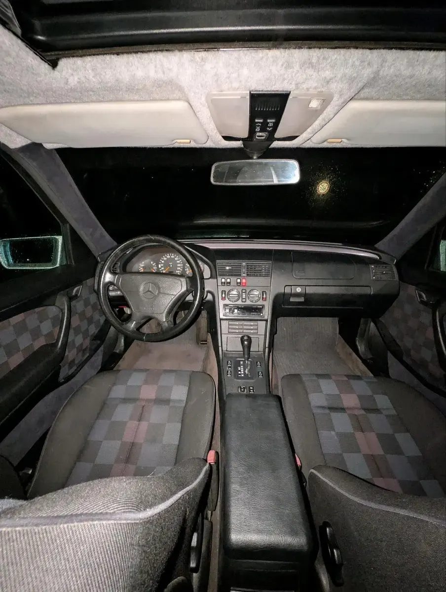 Gebraucht Mercedes C180 122 PS (89 kW) 1994 Silber Limousine
