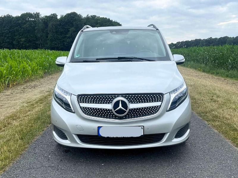 Gebraucht Mercedes V220 Edition 163 PS (119 kW) 2015 Silber Van / Kleinbus