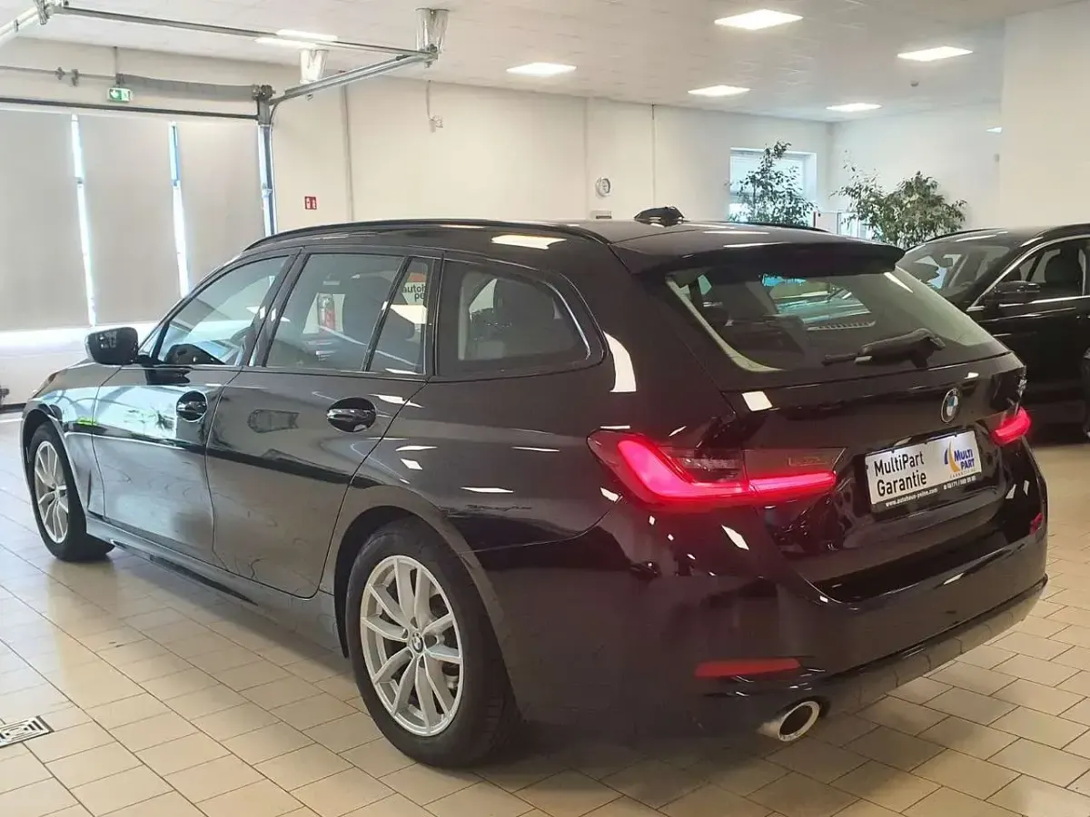 Gebraucht BMW 320 184 PS (135 kW) 2023 Schwarz Limousine