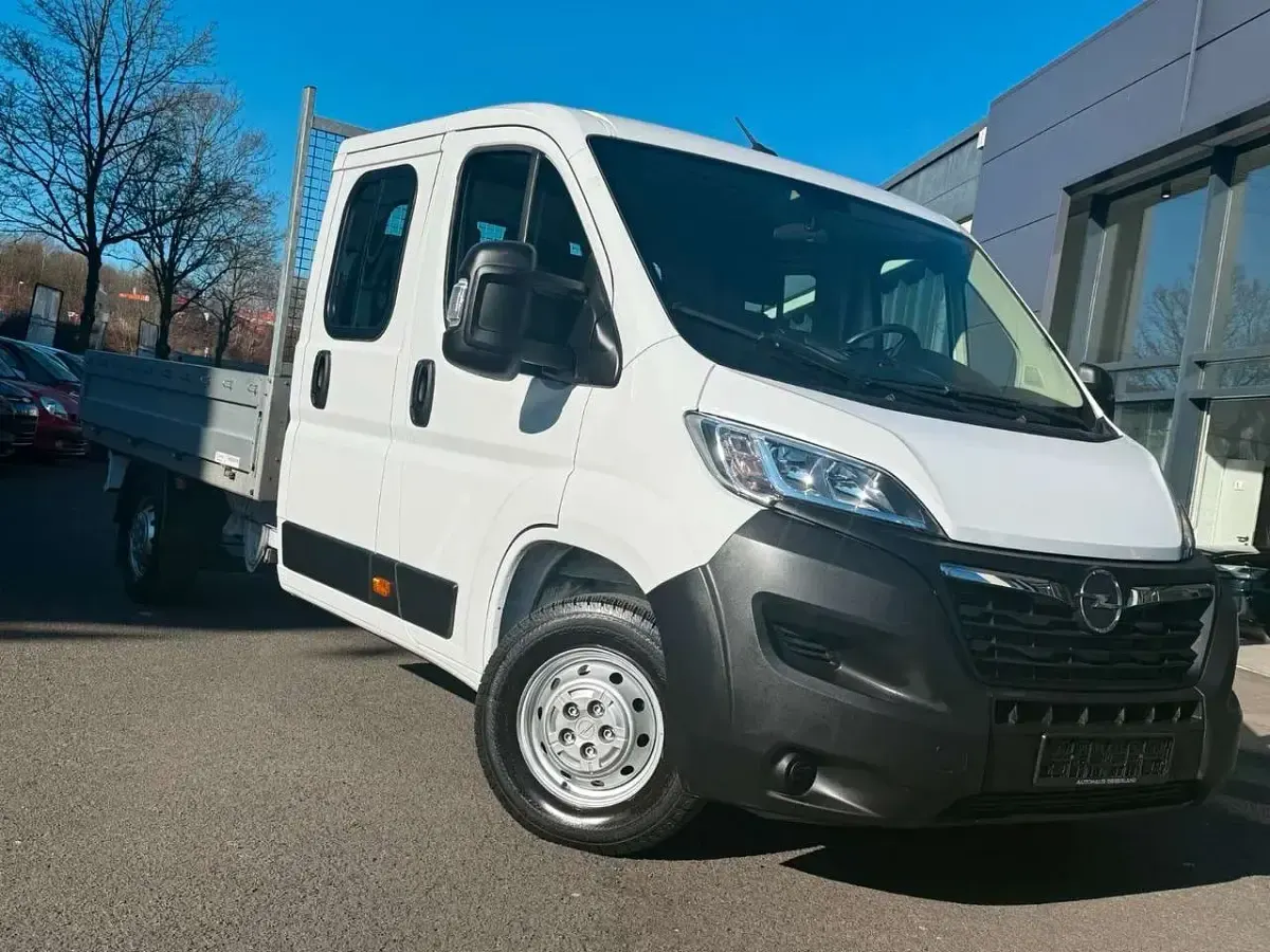Gebraucht Opel Movano 140 PS (102 kW) 2023 Casabl/arctic/eisweiss/kaolin Van
