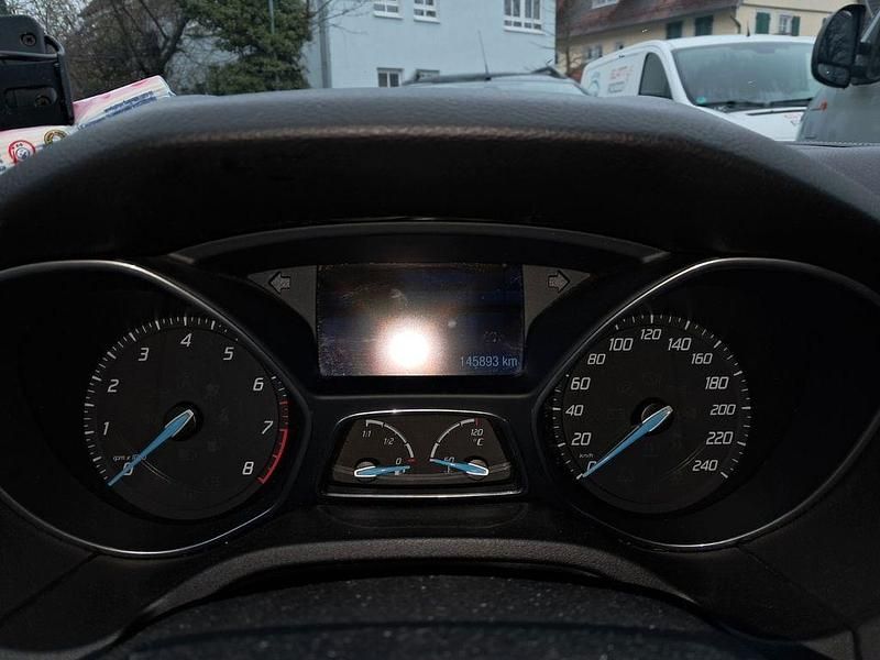 Gebraucht Ford Focus Titanium 150 PS (110 kW) 2011 Weiß Limousine