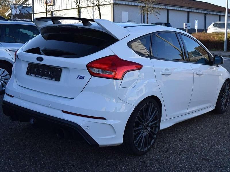 Gebraucht Ford Focus RS 441 PS (324 kW) 2016 Frostweiß Kleinwagen