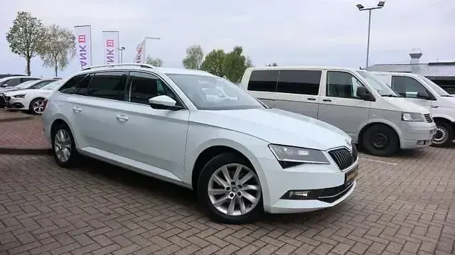 Gebraucht Skoda Superb Style 150 PS (110 kW) 2017 Weiß Kombi