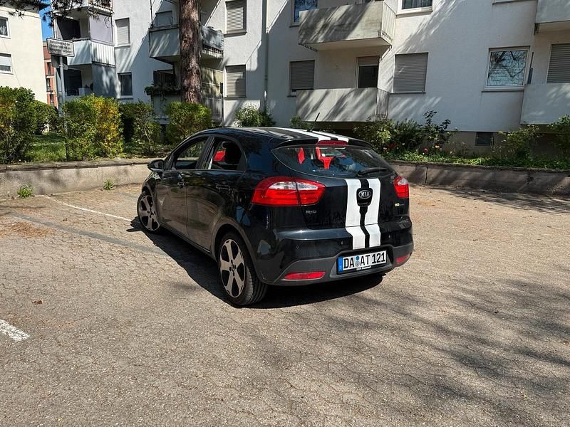 Gebraucht Kia Rio Spirit 109 PS (80 kW) 2013 Schwarz Kleinwagen