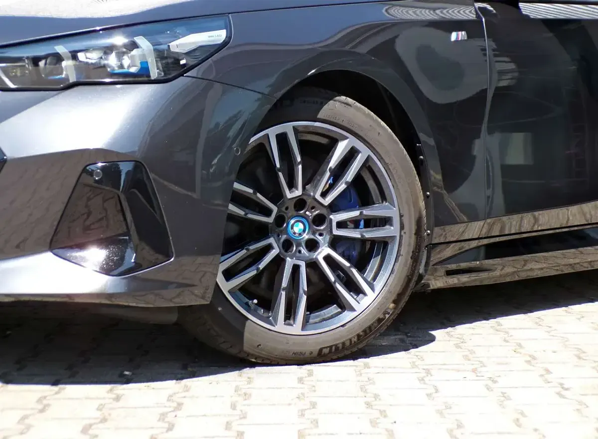 Gebraucht BMW i5 Performance 442 kW (601 PS) 2025 Grau Limousine