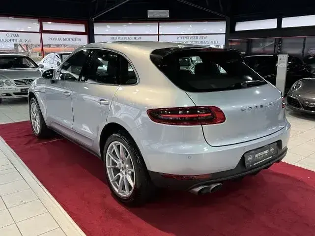 Second-hand Porsche Macan 258 CP (189 kW) 2016 Argintiu SUV