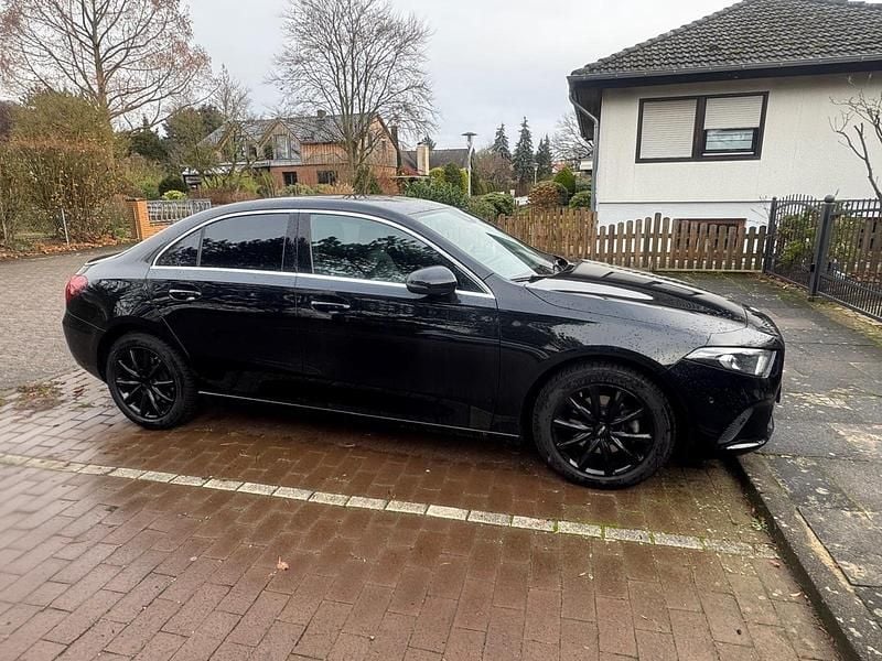 Gebraucht Mercedes A200 Progressive 163 PS (119 kW) 2022 Schwarz Limousine