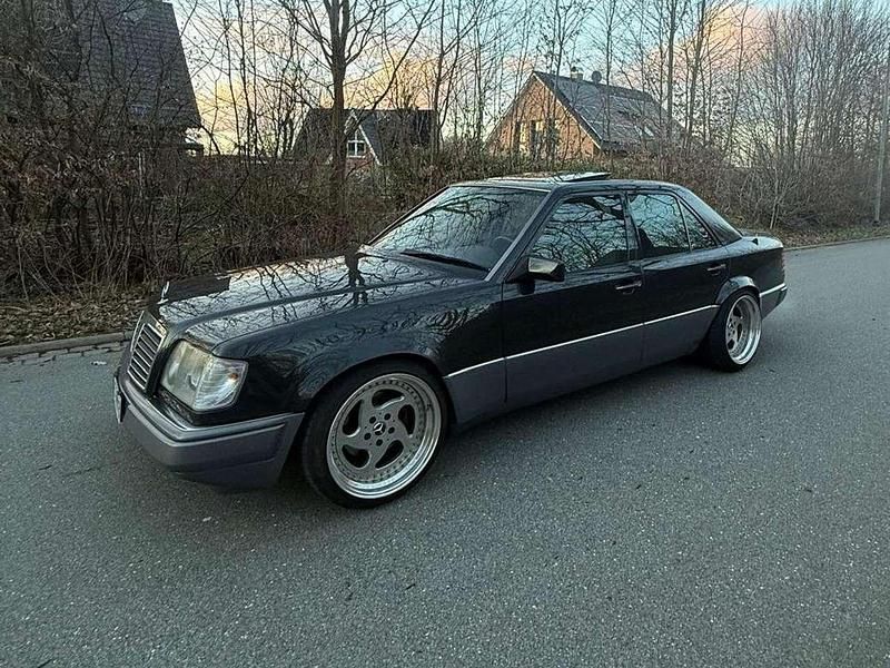 Gebraucht Mercedes E230 136 PS (100 kW) 1992 Grau Limousine