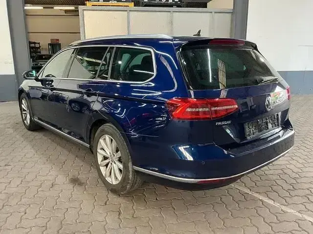 Gebraucht VW Passat Highline 150 PS (110 kW) 2018 Blau Kombi