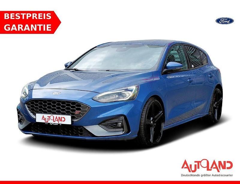 Blau Gebraucht 2020 Ford Focus ST Limousine | 23.950 € (Fairer Preis) - Bild 1/4