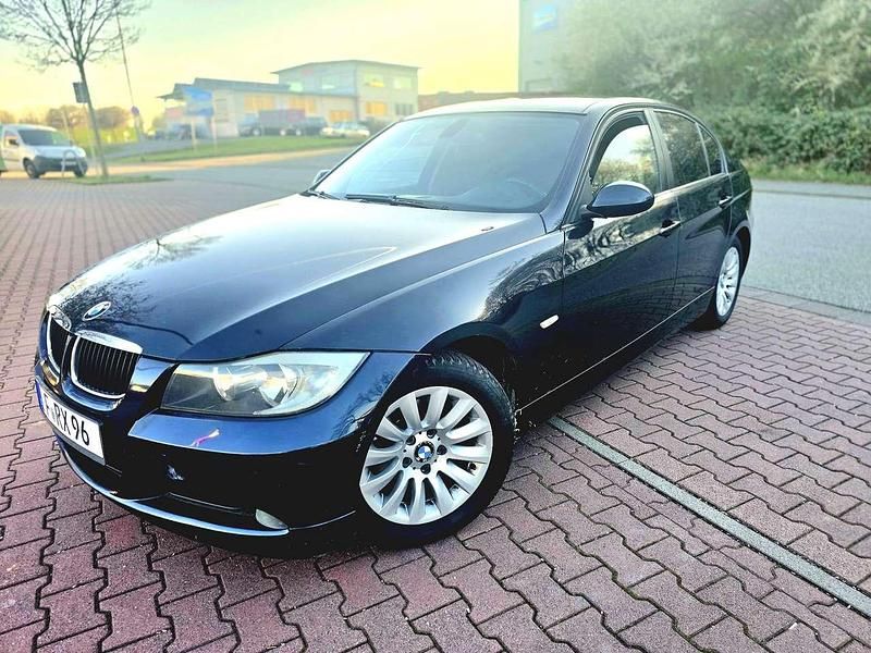 Blau Gebraucht 2007 BMW 318 Limousine | 2.200 € (Etwas zu teuer) - Bild 1/4