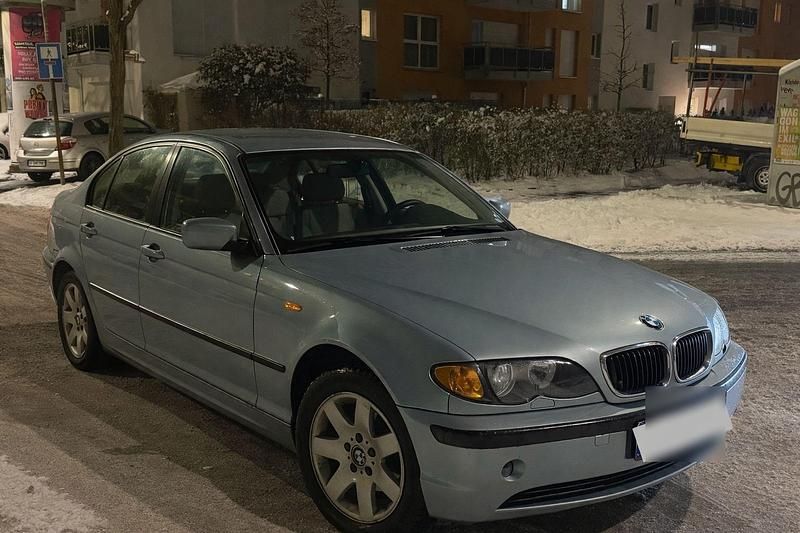 Grau Gebraucht 2001 BMW 318 Limousine | 1.350 € (Superpreis) - Bild 1/4