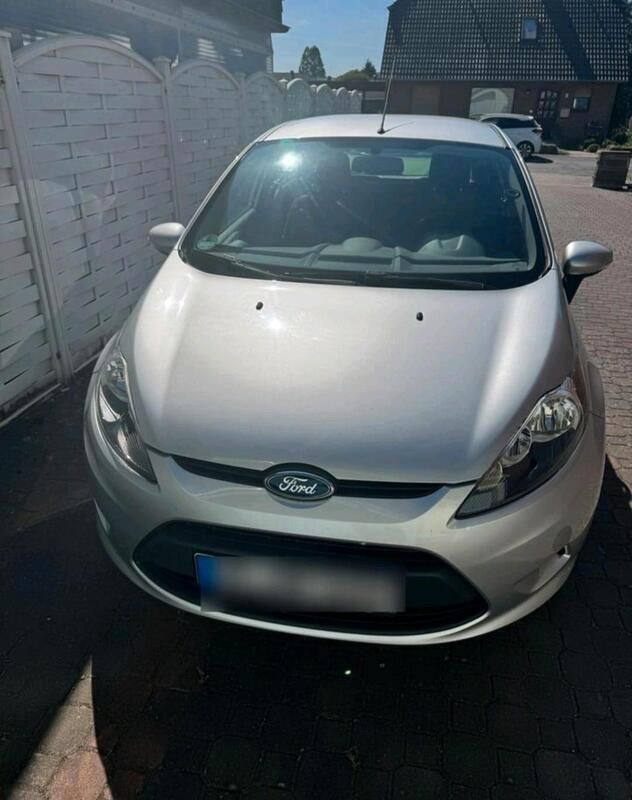 Grau Gebraucht 2009 Ford Fiesta Kleinwagen | 5.000 € - Bild 1/4