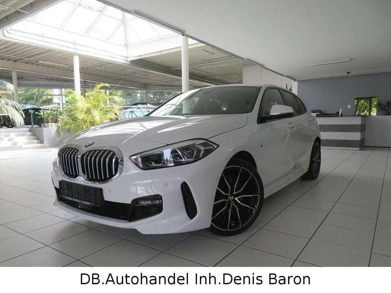 Alpinweiss iii Gebraucht 2020 BMW 118 M Sport Kleinwagen | 21.980 € (Fairer Preis) - Bild 1/4