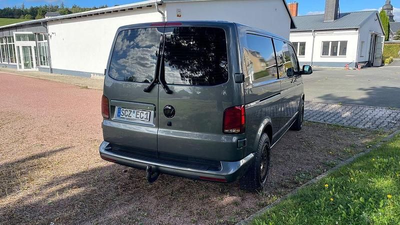 Gebraucht VW Transporter 150 PS (110 kW) 2024 Grau Van