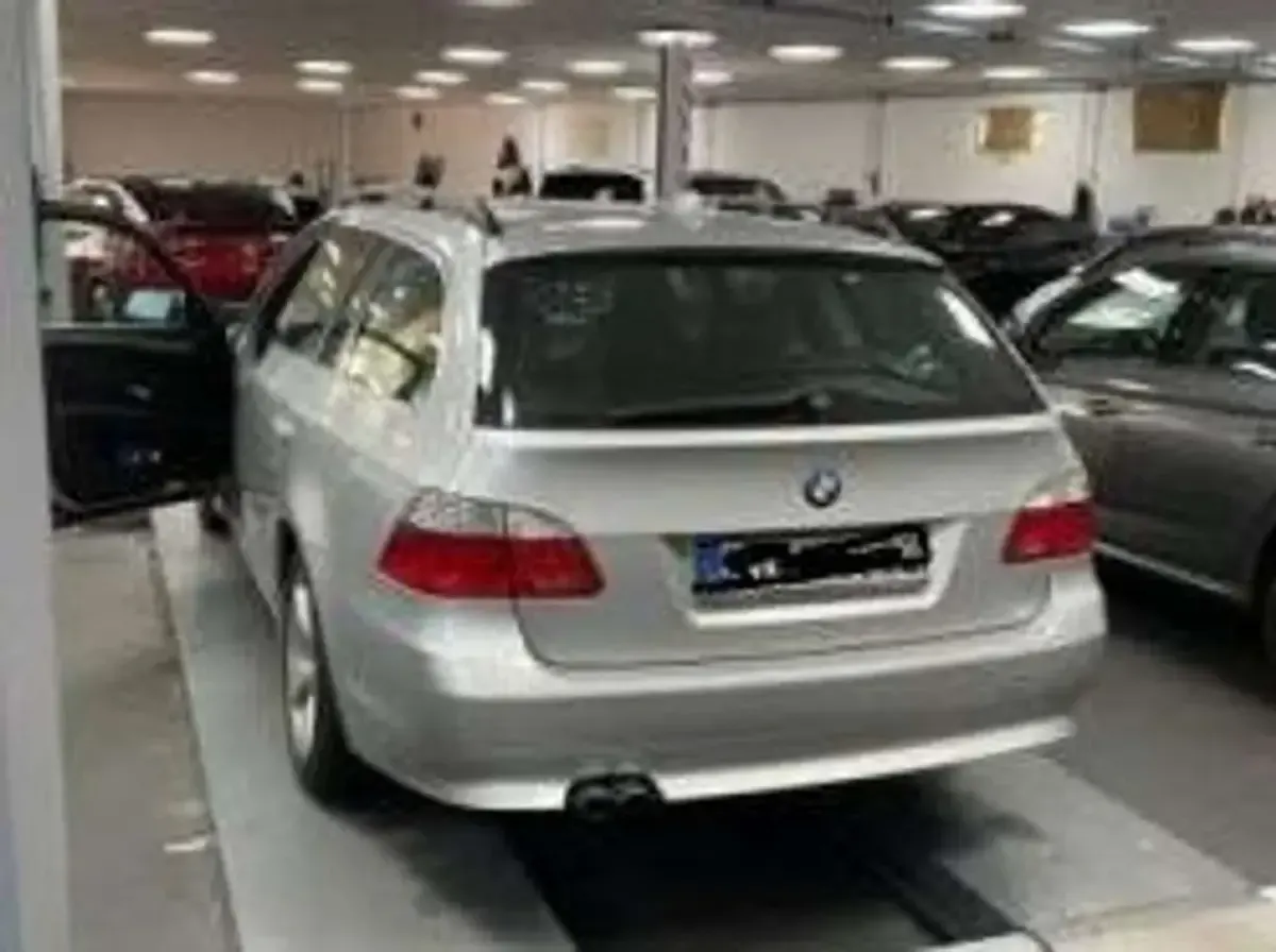 Gebraucht BMW 530 Performance 235 PS (172 kW) 2007 Silber Kombi
