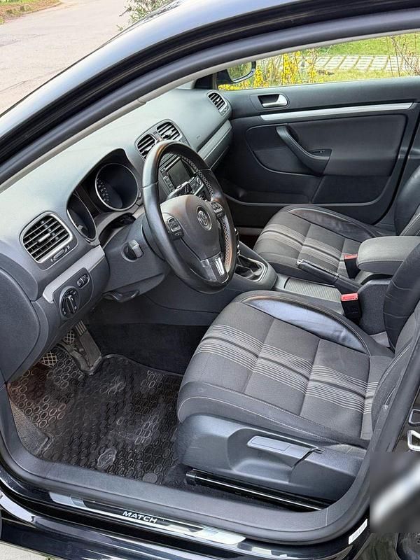 Gebraucht VW Golf VII Match 105 PS (77 kW) 2013 Schwarz Kombi