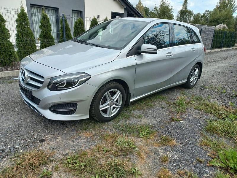 Silber Gebraucht 2015 Mercedes B220 Style Van / Kleinbus | 8.900 € - Bild 1/4
