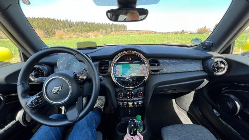 Weiß Gebraucht 2021 Mini Cooper SE Classic Kleinwagen | 17.750 € (Fairer Preis) - Bild 1/4