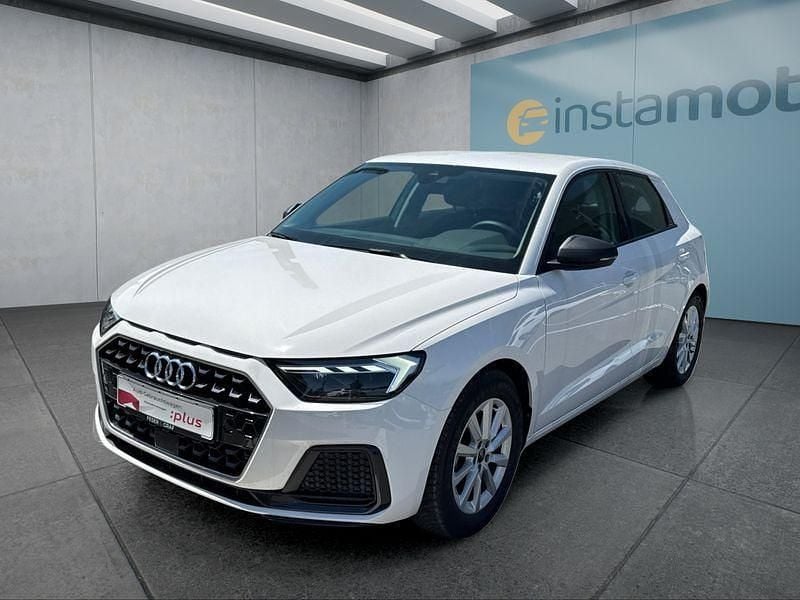 Weiß Gebraucht 2024 Audi A1 Sportback Kleinwagen | 21.199 € (Guter Preis) - Bild 1/4
