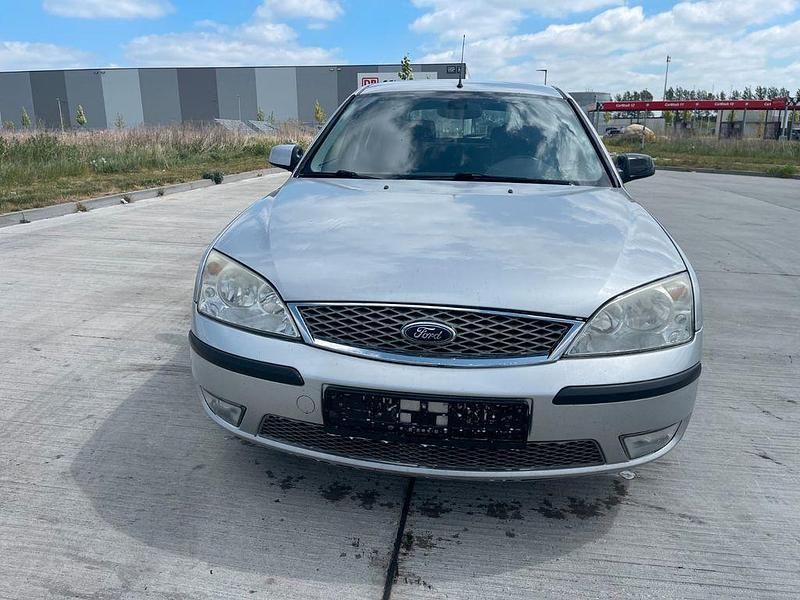 Gebraucht Ford Mondeo Futura 125 PS (91 kW) 2006 Silber Limousine